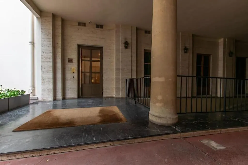 Appartement De Luxe Avenue Montaigne Parigi Francia