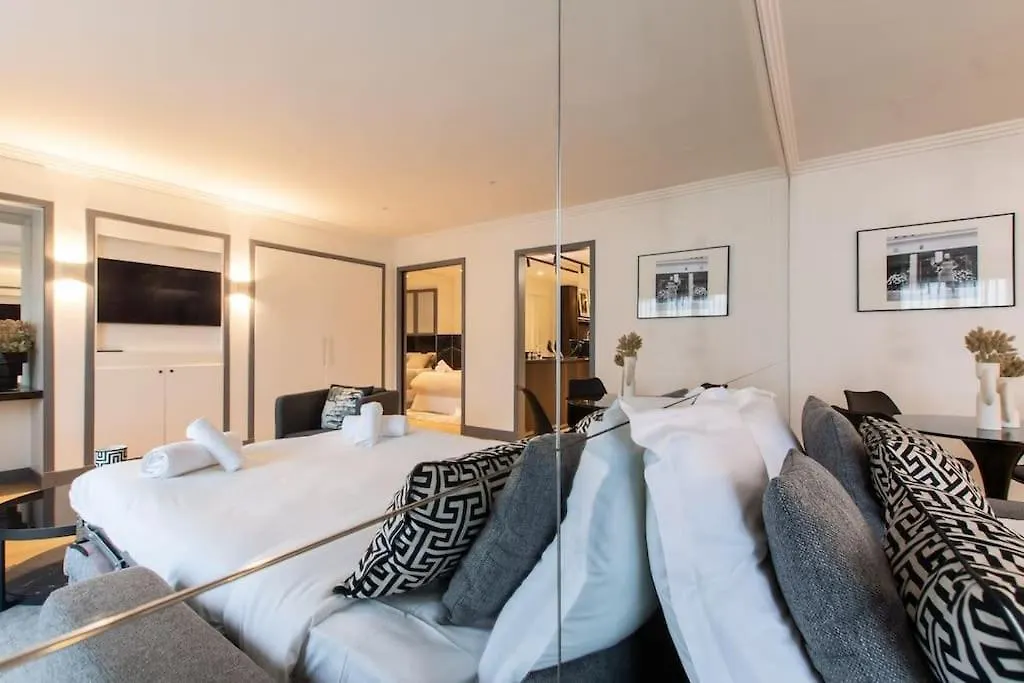 Appartement De Luxe Avenue Montaigne Parigi Appartamento